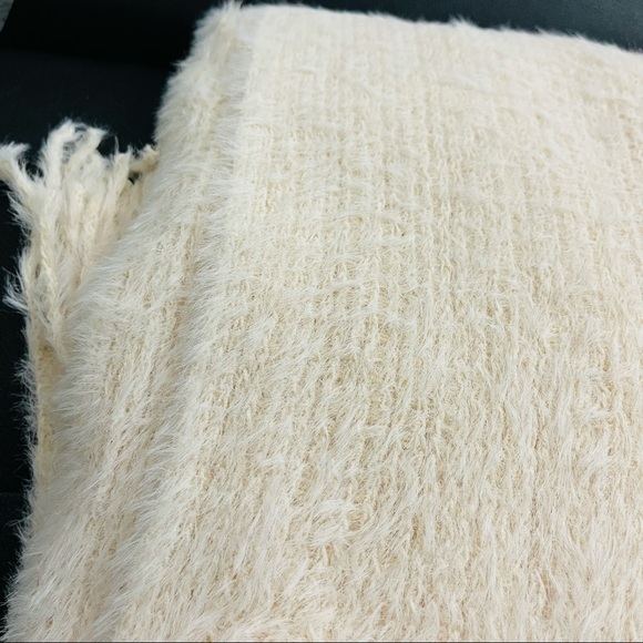NWT✨Free People Women's Whisper Fringe Blanket Scarf ivory - Picture 5 of 5